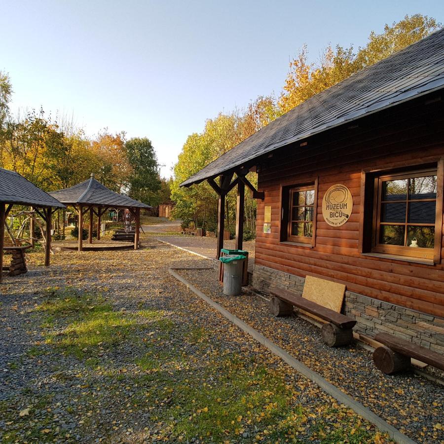 Pensiony A Ubytovani V Kempu Indiana Edrovice Exterior foto