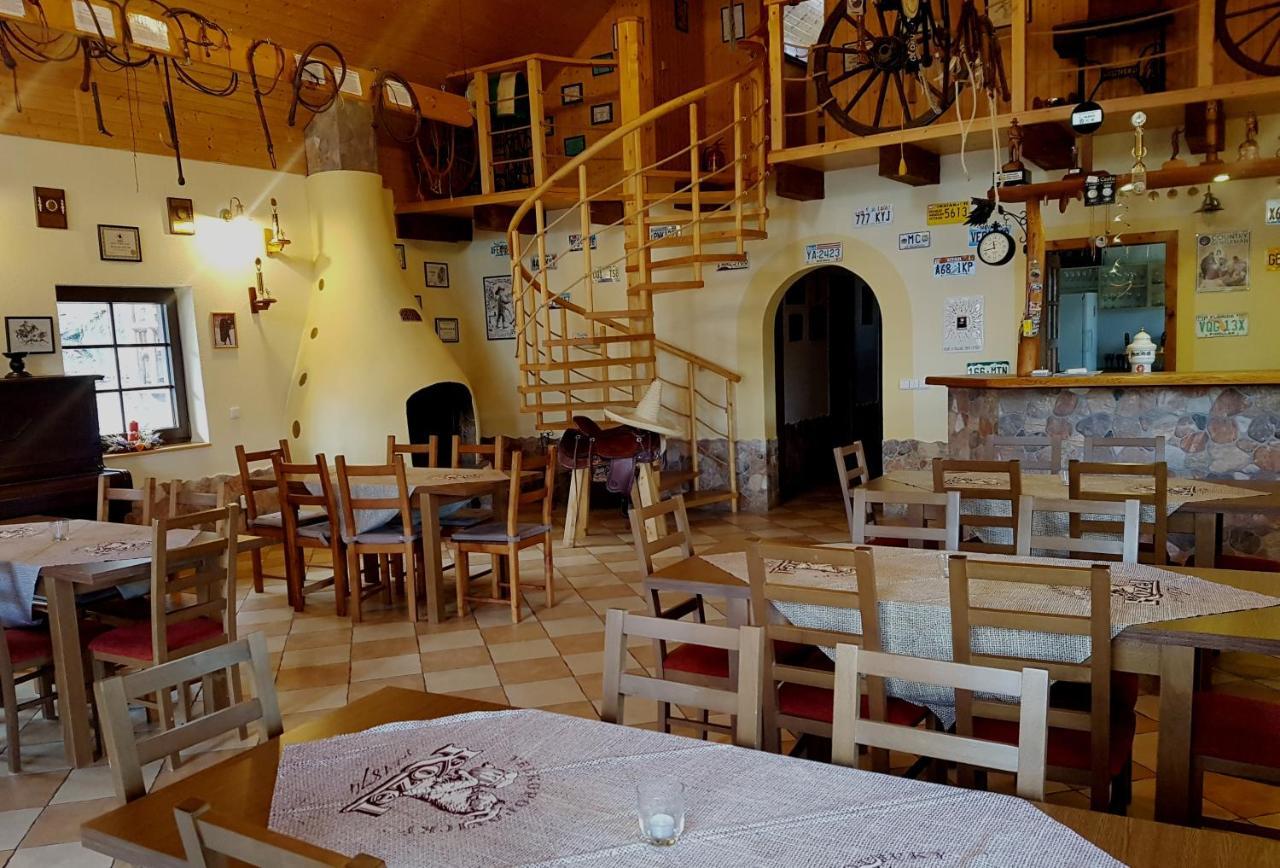Pensiony A Ubytovani V Kempu Indiana Edrovice Exterior foto