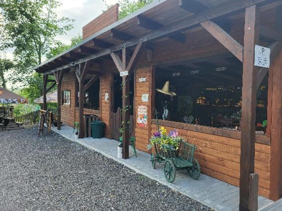 Pensiony A Ubytovani V Kempu Indiana Edrovice Exterior foto