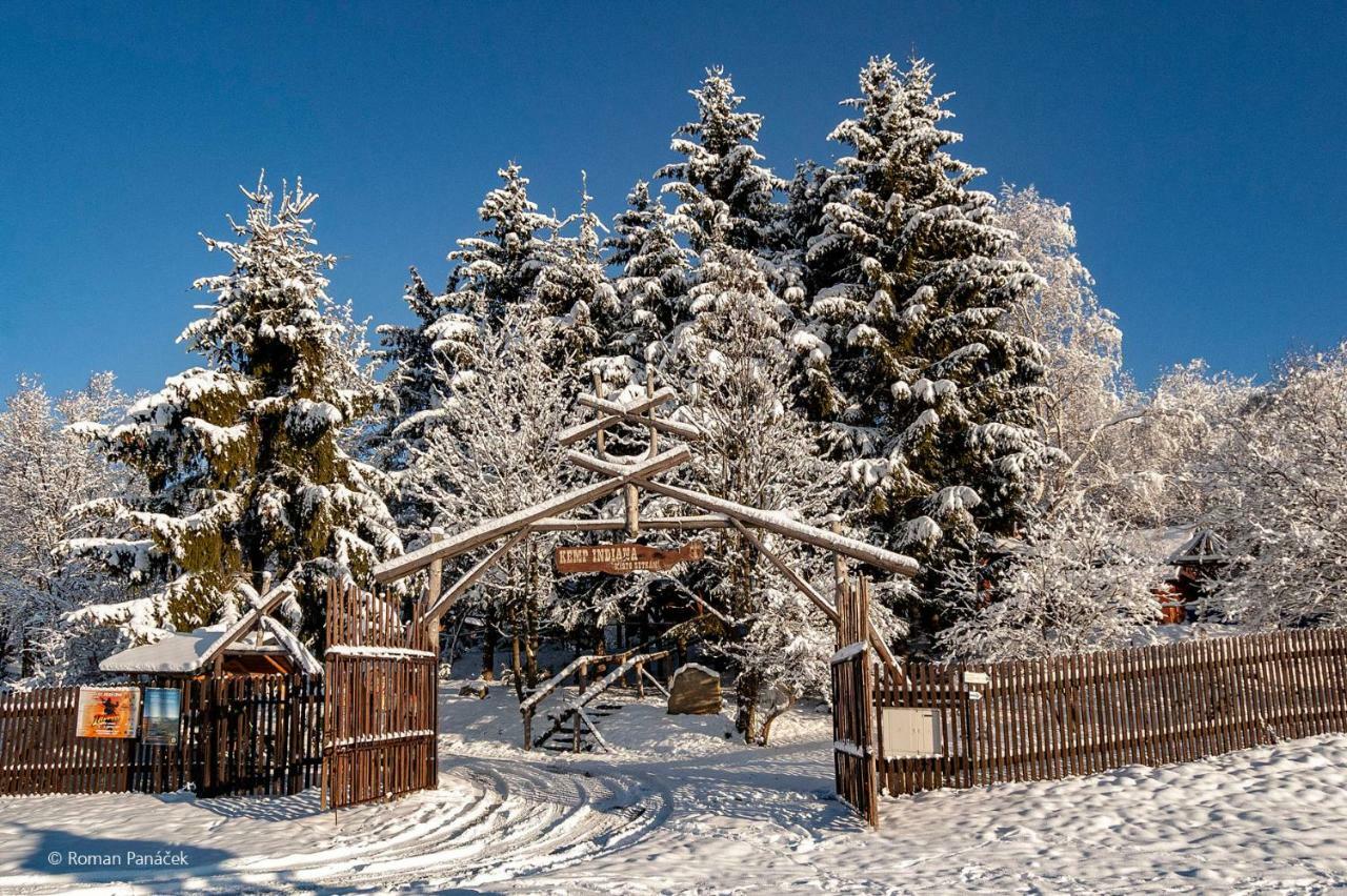 Pensiony A Ubytovani V Kempu Indiana Edrovice Exterior foto