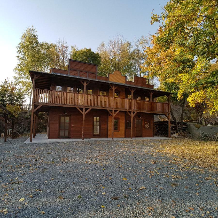 Pensiony A Ubytovani V Kempu Indiana Edrovice Exterior foto